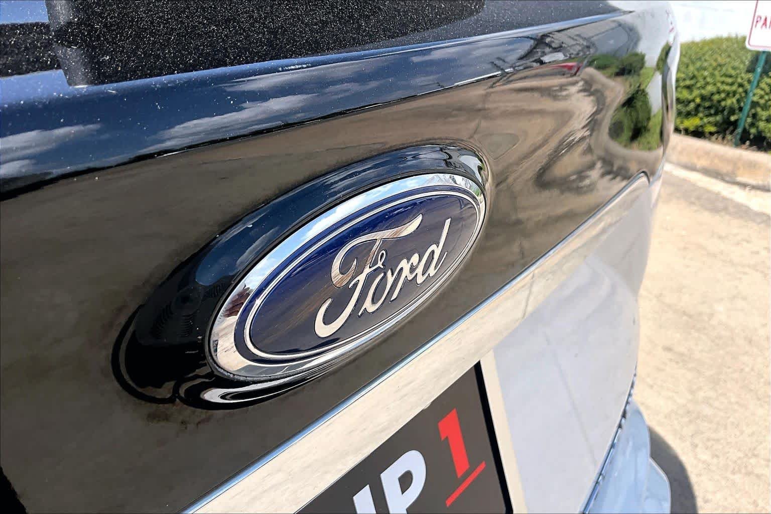 Used 2020 Star White Metallic Tri-Coat Ford Titanium image 10