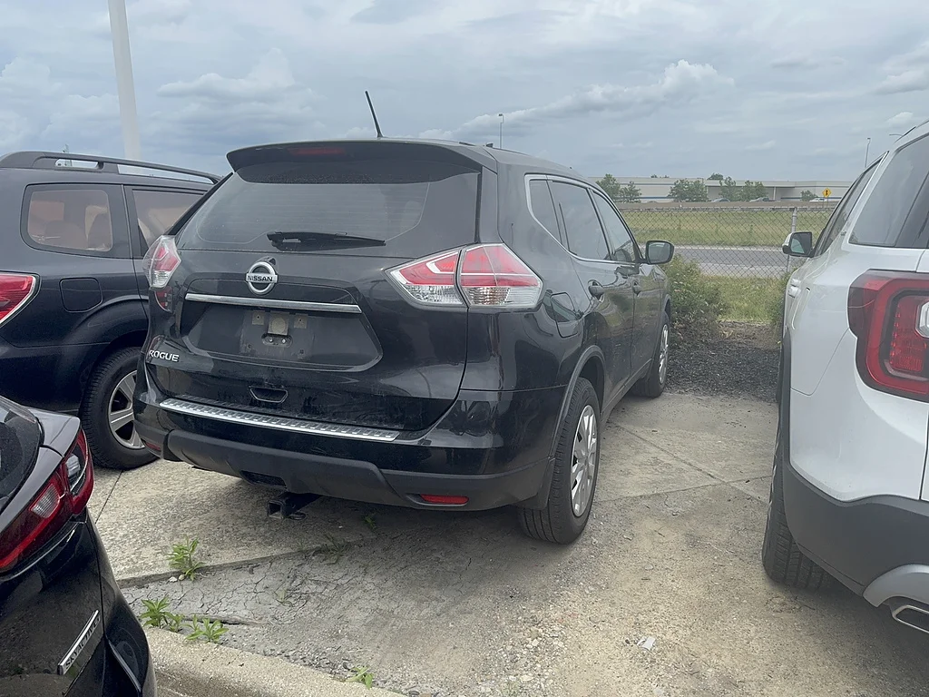 Used 2016 Magnetic Black Nissan S image 2