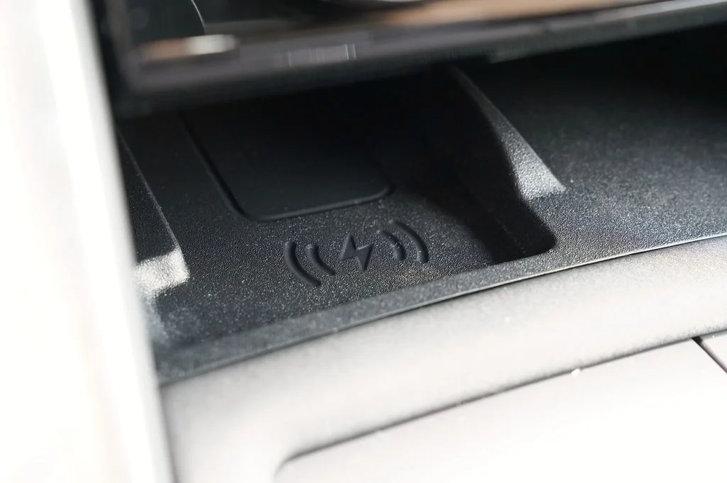 New 2026 Santorini Black Land Rover Dynamic SE image 27