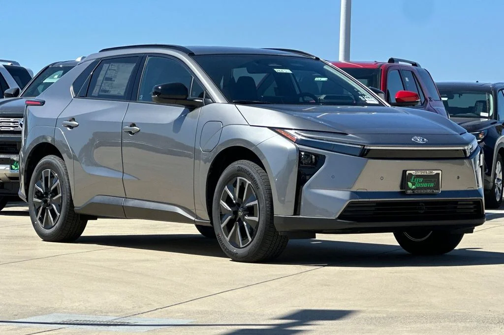 New 2026 Heavy Metal <sup>1</sup> Toyota  XLE image 2