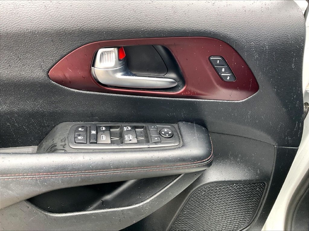 Used 2020 Bright White Clearcoat Chrysler Touring L image 33