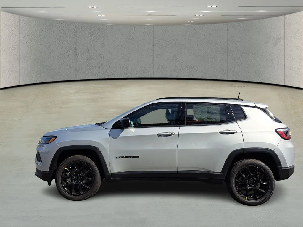 New 2026 Silver Zynith Metallic Clear-Coat Exterior Paint Jeep Latitude image 8