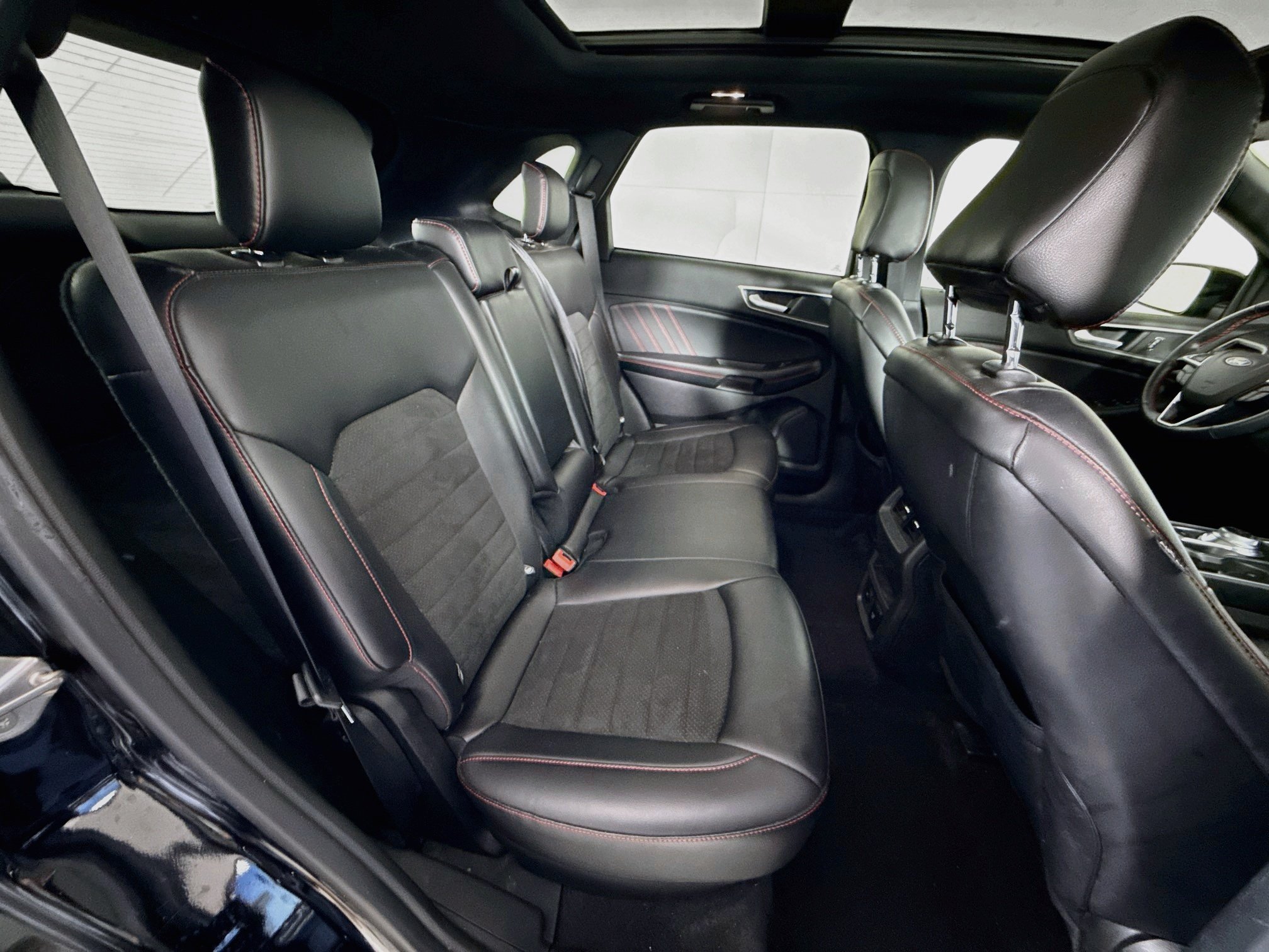 Used 2024 Agate Black Metallic Ford ST-Line image 28