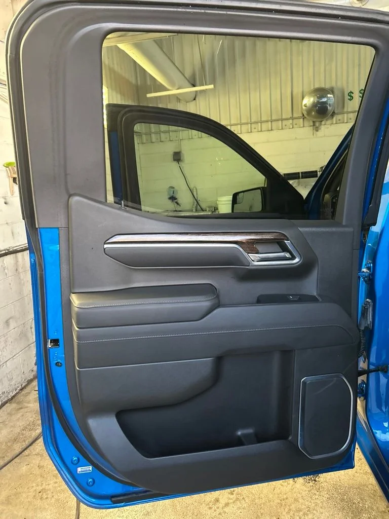 Used 2023 Blue GMC Elevation image 4