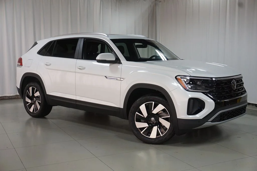 New 2026 White/off-white Volkswagen SE w/Technology image 3