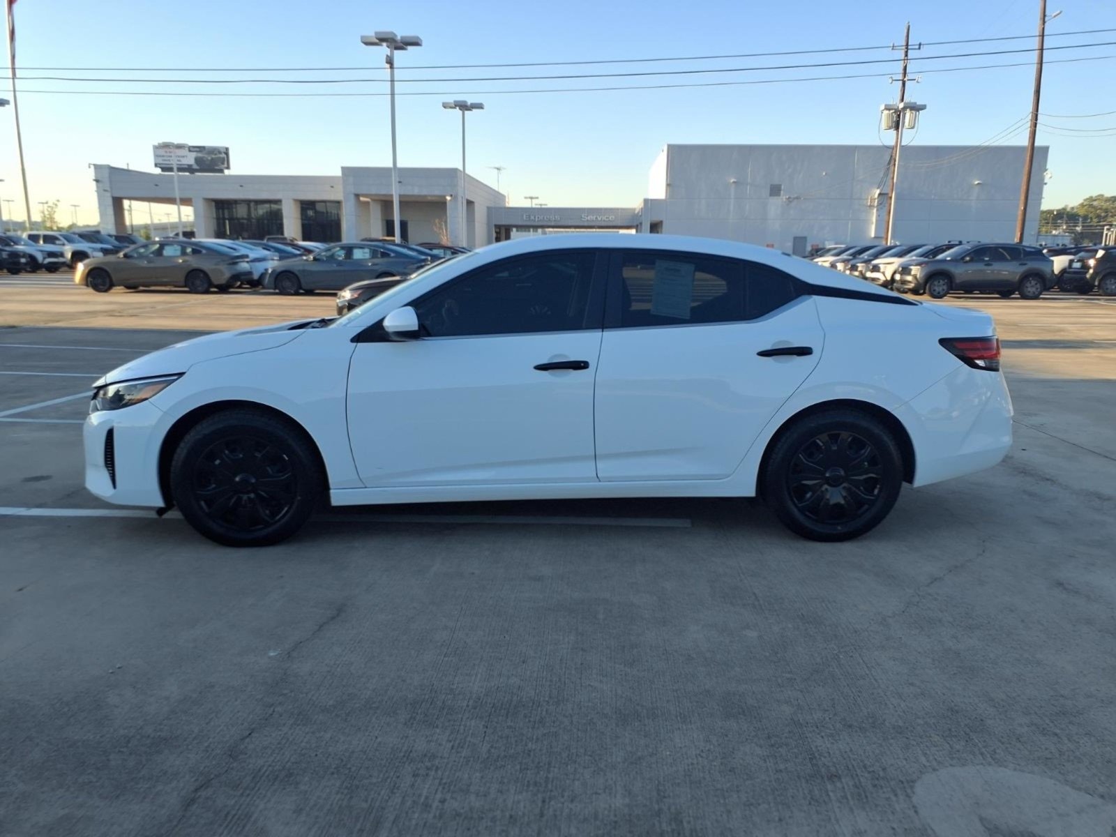 2025 Nissan Sentra photo 10 of 25