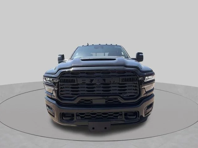 New 2026 Diamond Black Crystal Pearl-Coat Exterior Paint RAM Tradesman image 10