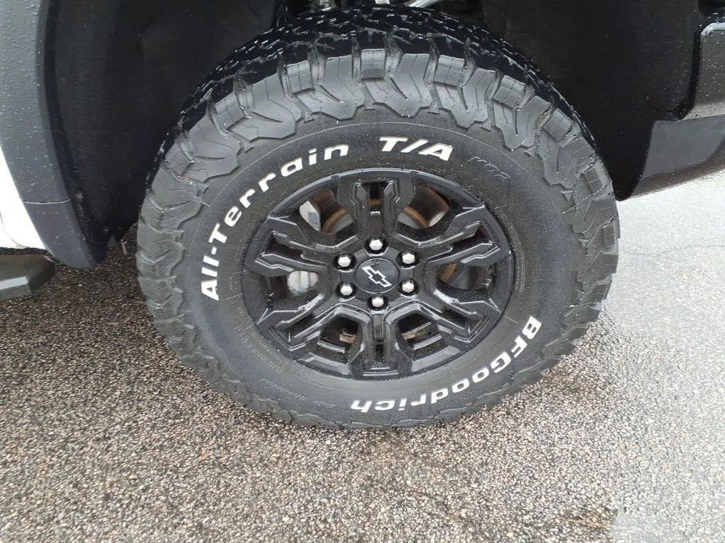 2024 Chevrolet Silverado 1500 ZR2 - Photo 9
