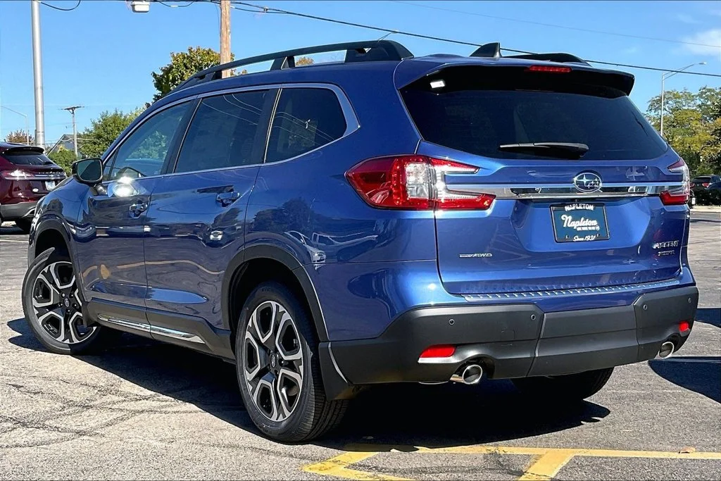 New 2027 DAYBREAK BLUE PEARL Subaru Limited 7-Passenger image 3