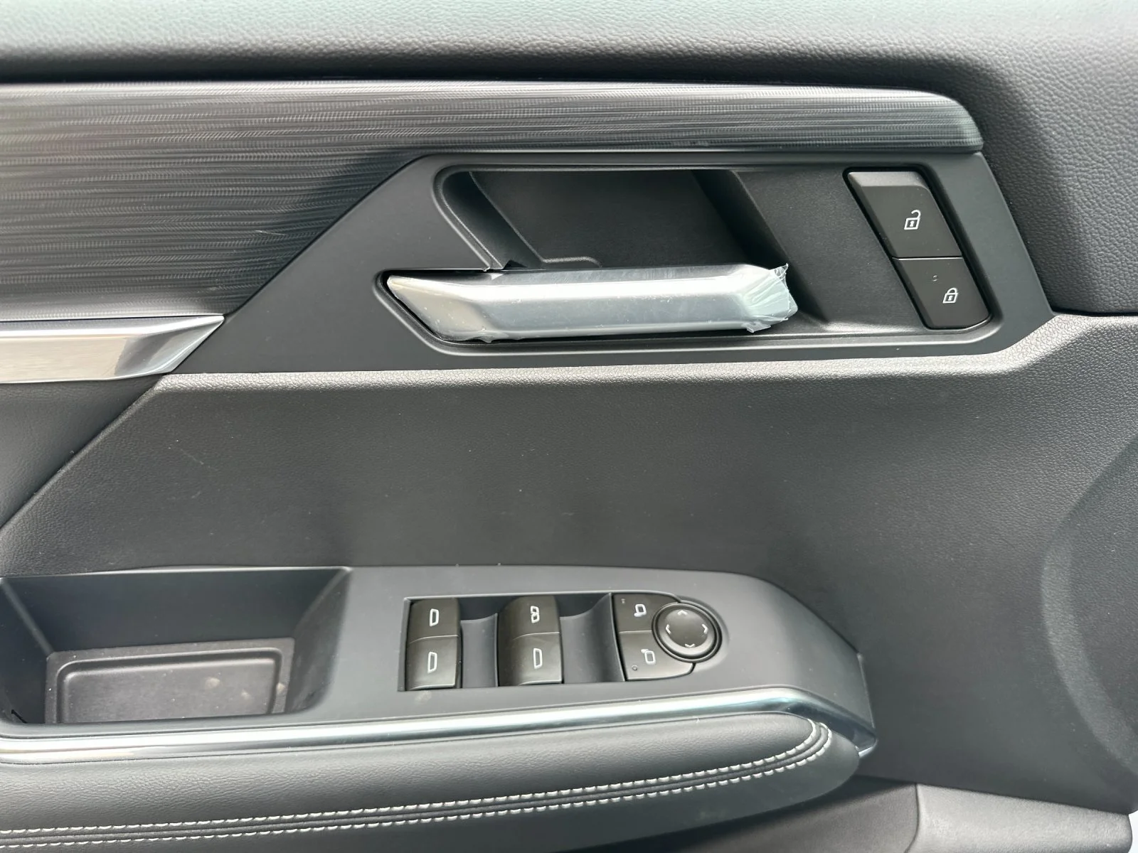 New 2027 Glacier White Tricoat GMC Elevation image 10