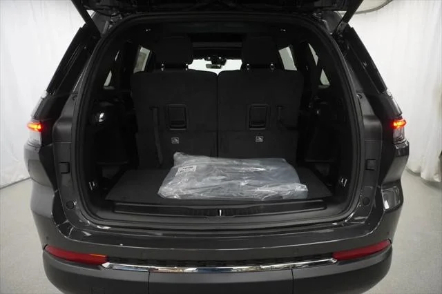 New 2026 Baltic Gray Metallic Clear-Coat Exterior Paint Jeep Laredo X image 32