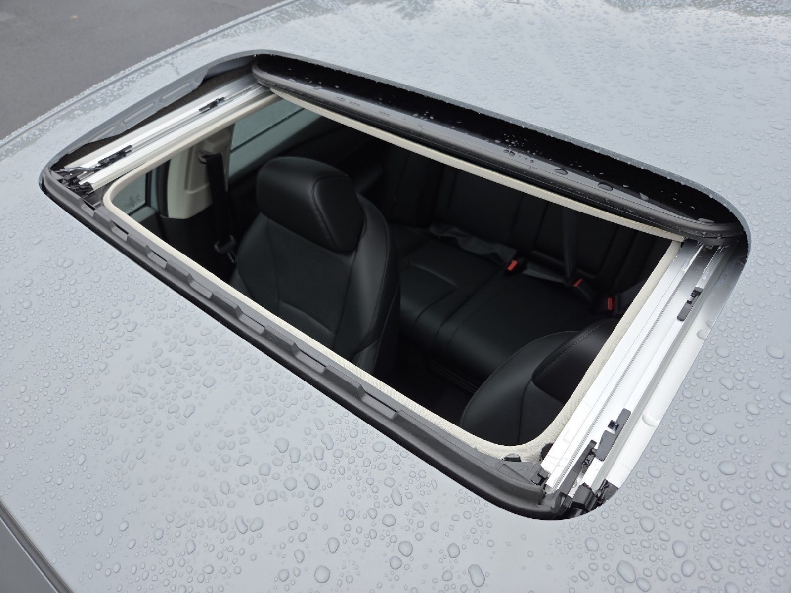 New 2026 Urban Gray Pearl Honda Touring image 3