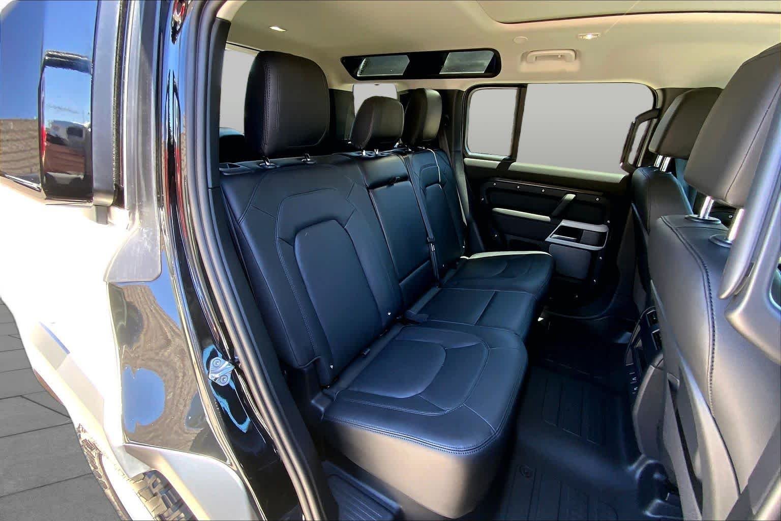 Used 2024 Santorini Black Metallic Land Rover S image 18