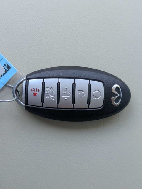 Used 2019 White INFINITI LUXE image 35
