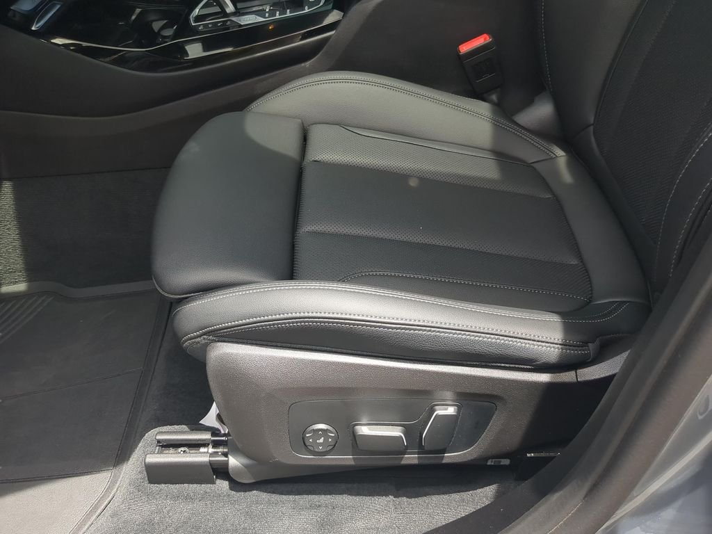 Used 2024 Gray BMW sDrive30i image 15