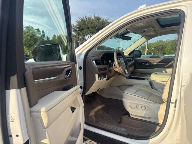 Used 2021 White Frost Tricoat GMC Denali image 13