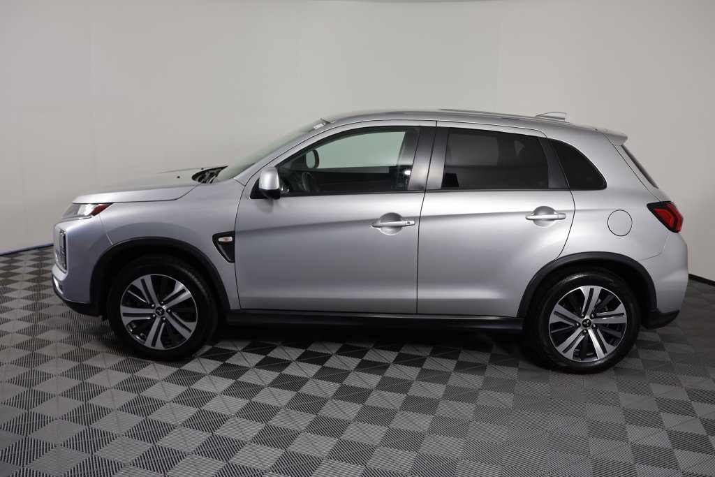 Used 2024  Mitsubishi 2.0 ES image 5
