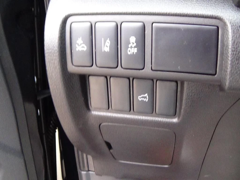 Certified Used 2024 Labrador Black Pearl (xl2) Mitsubishi SE image 19