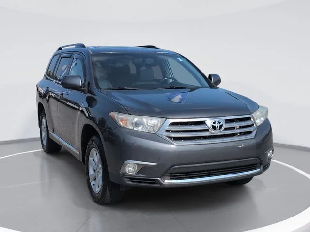 Used 2013 Gray Toyota SE image 1