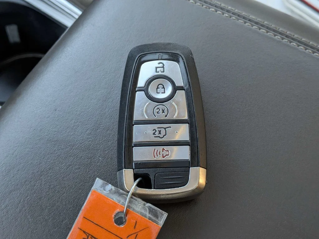 Used 2020 Silver Metallic Ford Platinum image 30