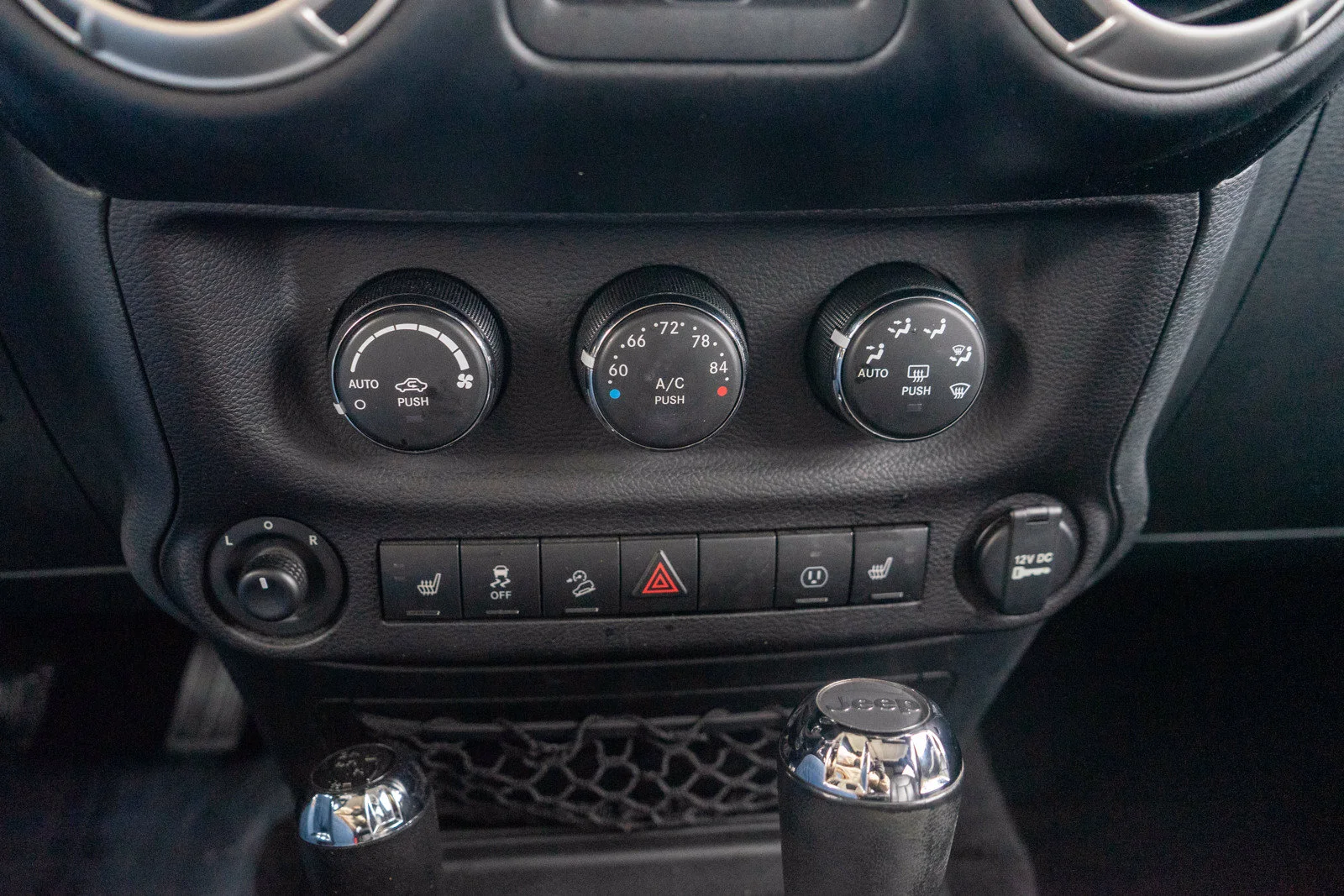 Used 2017 Granite Crystal Metallic Clearcoat Jeep Unlimited Sahara image 19