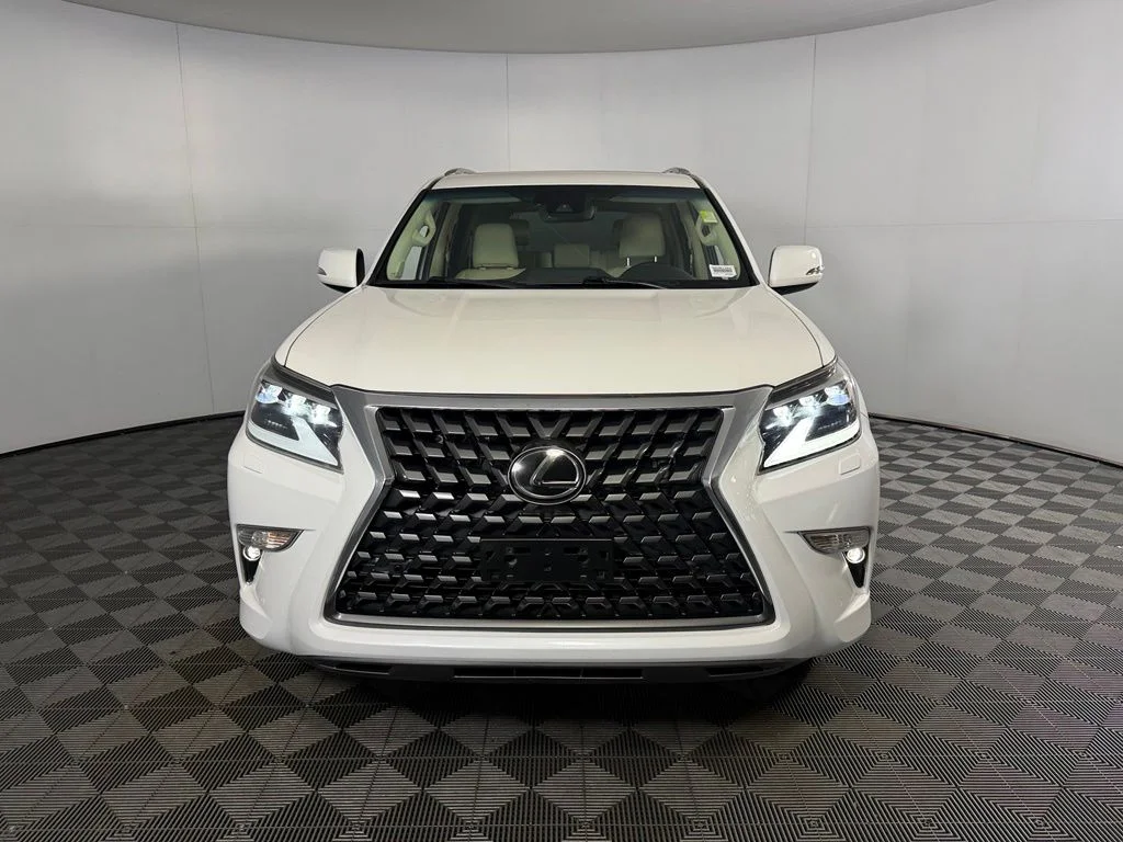 Used 2021  Lexus 460 image 3