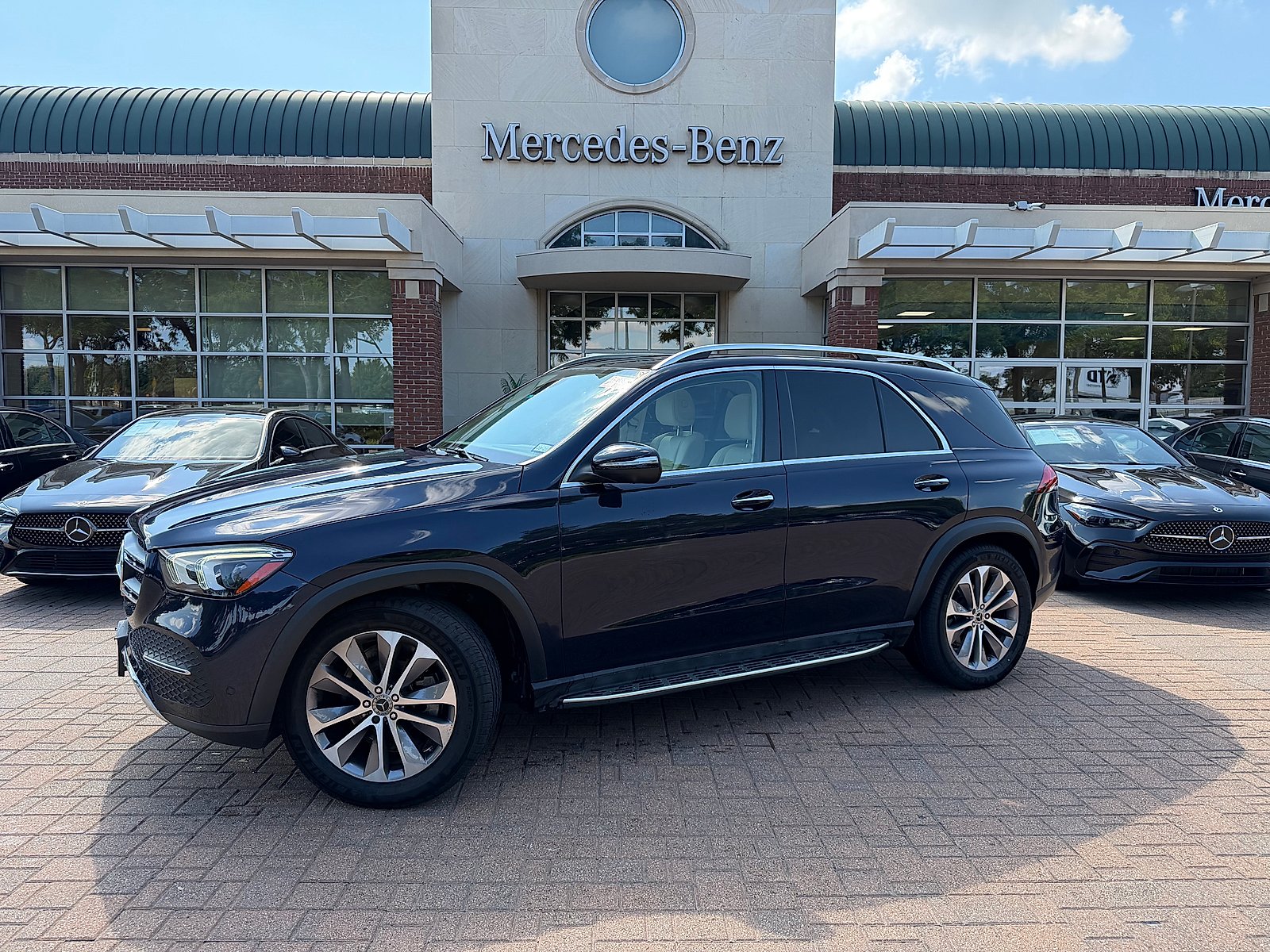 Certified Used 2022 Lunar Blue Metallic Mercedes-Benz 4MATIC® image 2