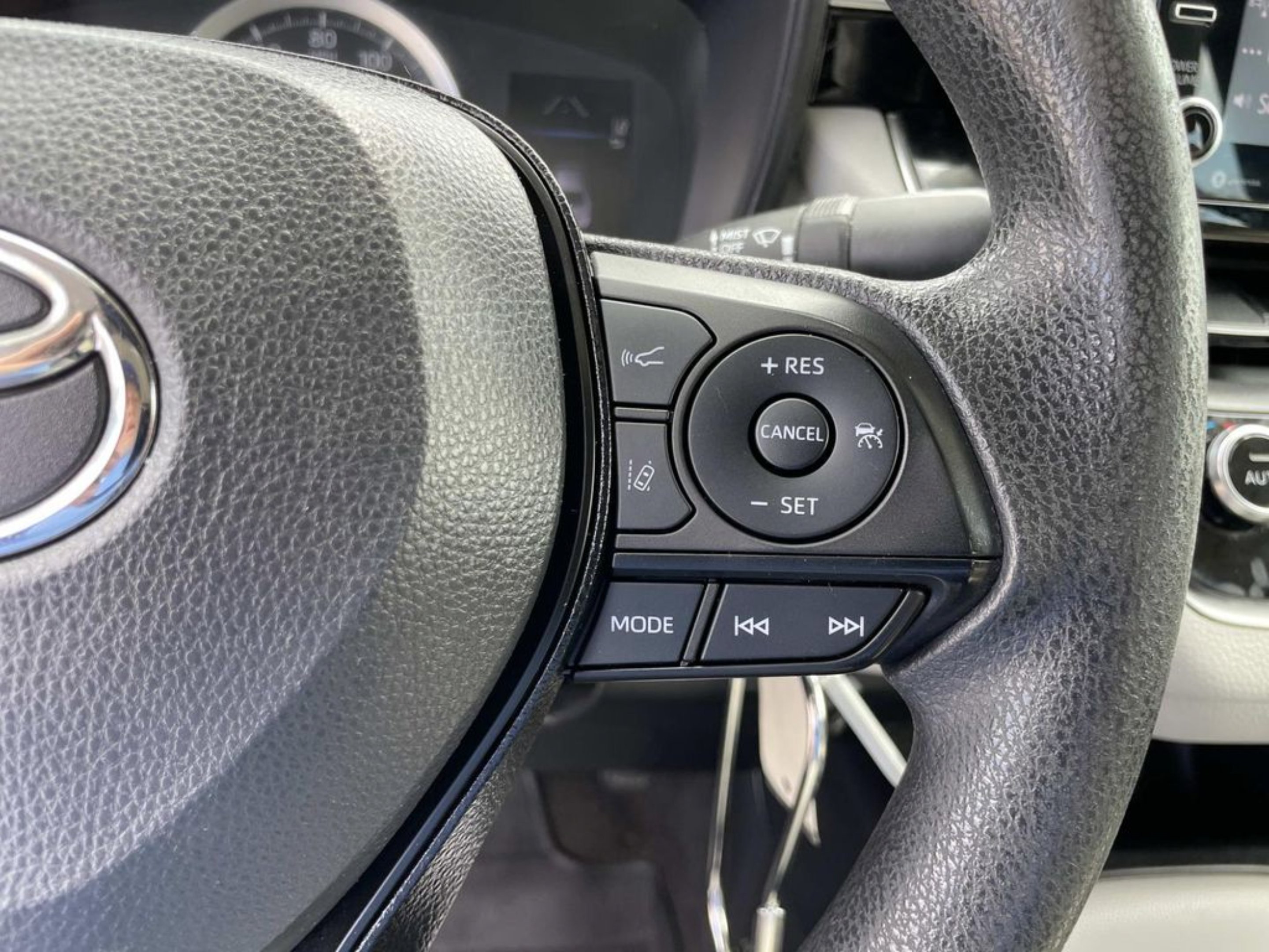 Used 2021  Toyota LE image 23