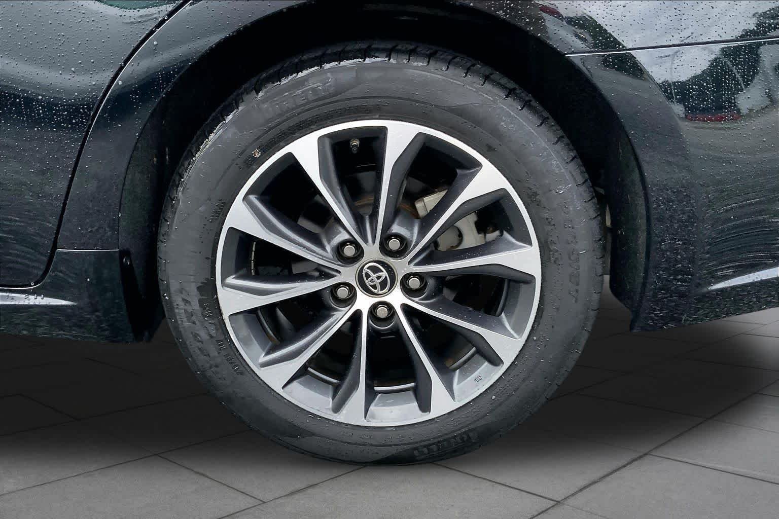 Used 2016 Midnight Black Metallic Toyota XLE image 11