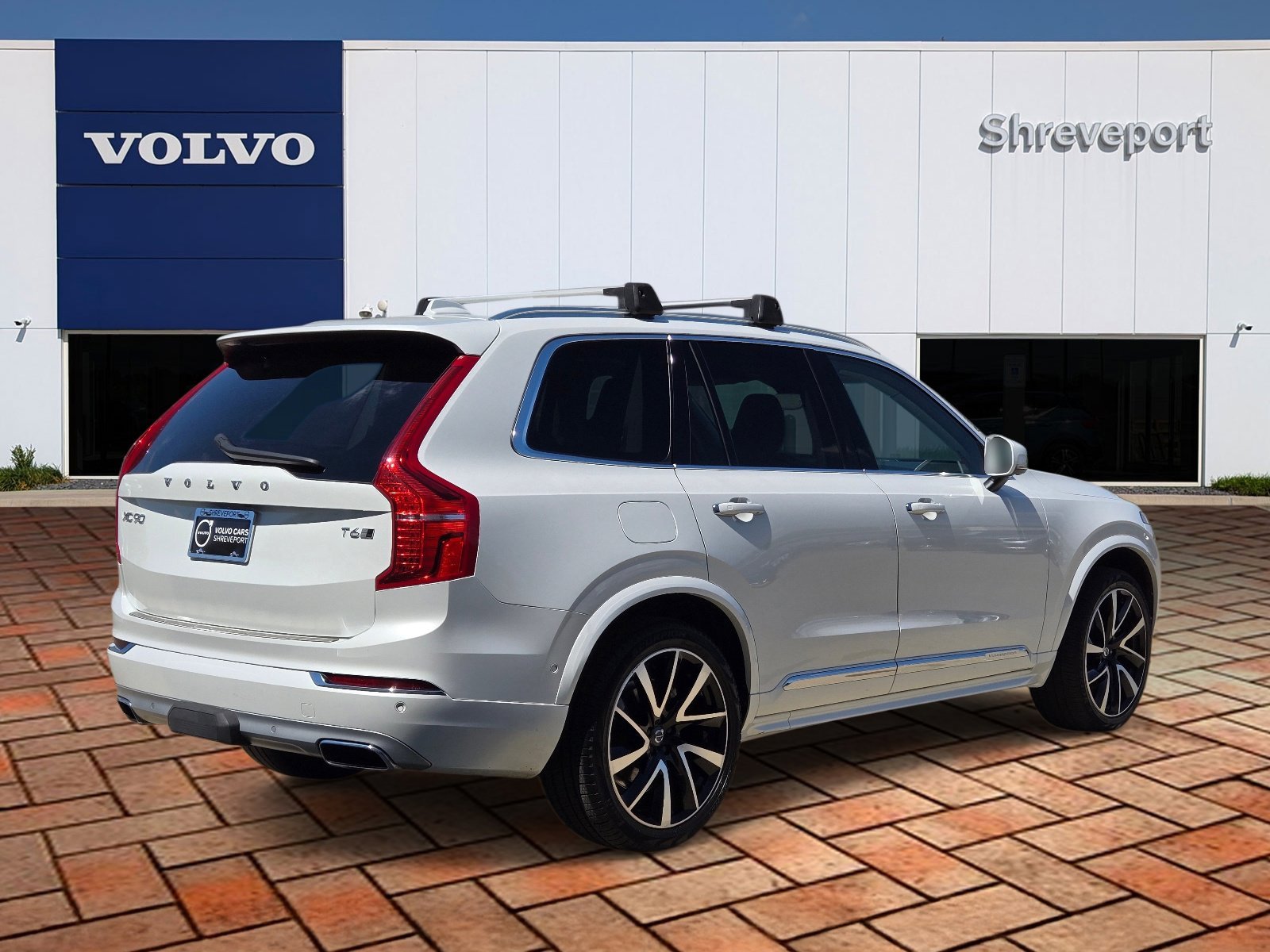 Used 2019 Crystal White Pearl Volvo Inscription image 4