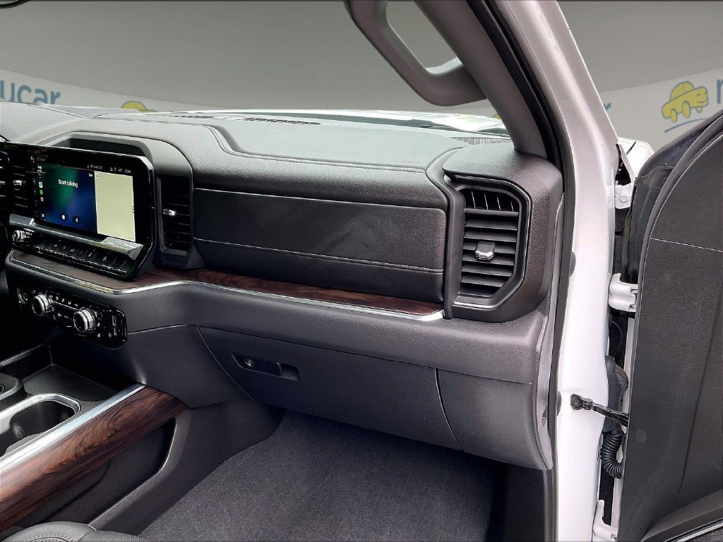 Used 2023 White GMC SLT image 13