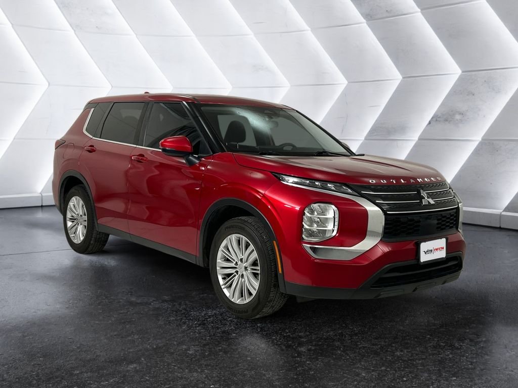 2024 Mitsubishi Outlander ES 2WD's photo