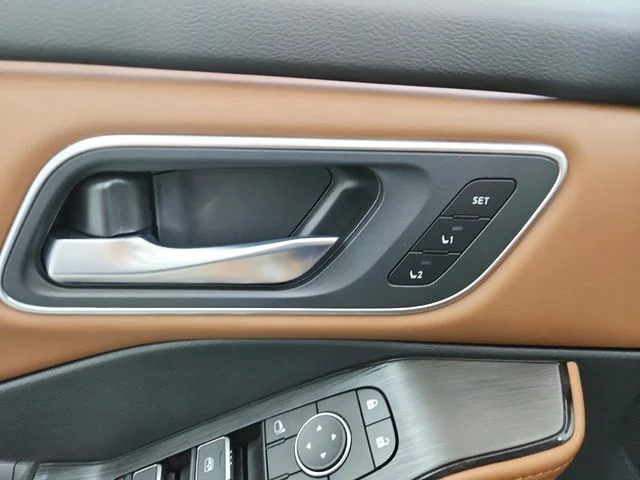 Used 2026 Gray Nissan Platinum image 21
