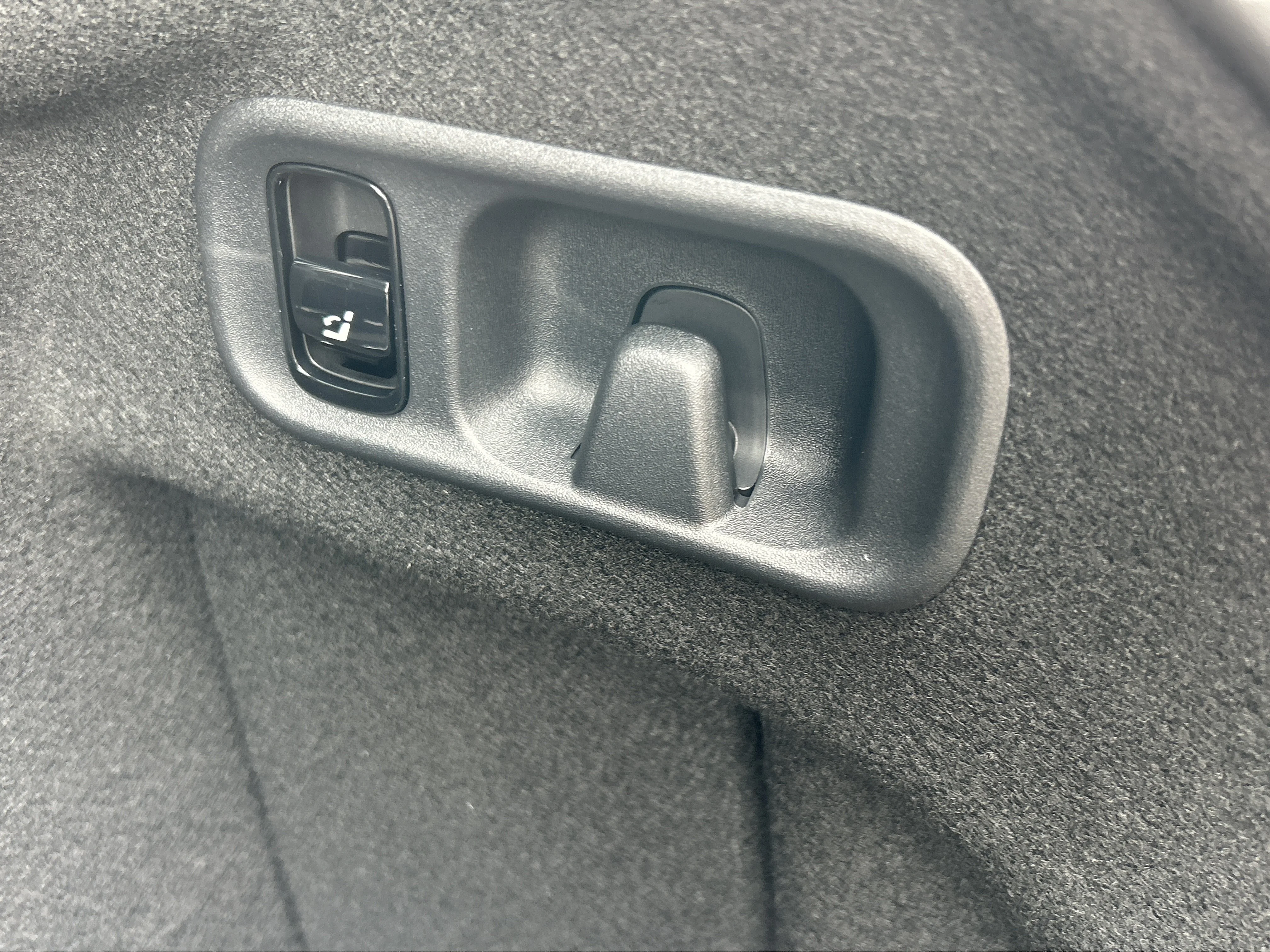 New 2026 MANUFAKTUR Alpine Grey Mercedes-Benz C 300 4MATIC® Sedan image 11