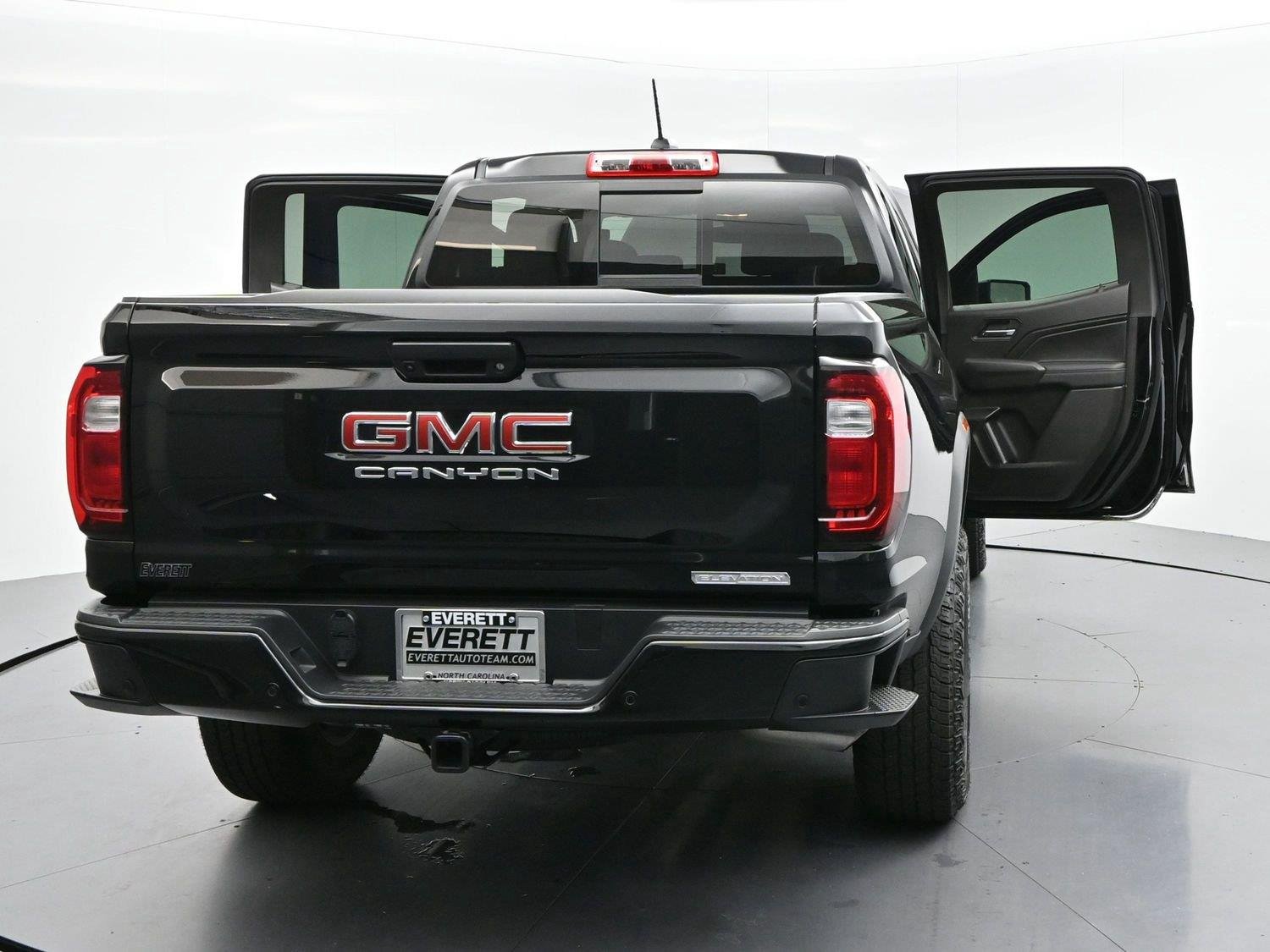Used 2025 Onyx Black GMC Elevation image 40