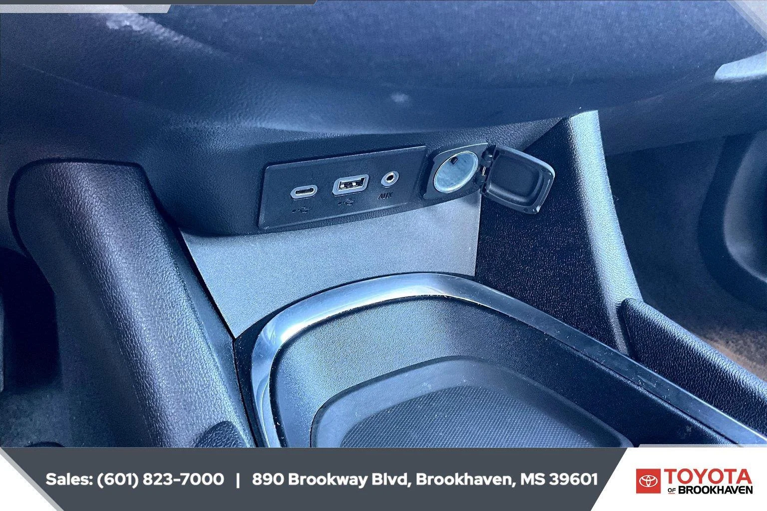 Used 2024 Summit White Chevrolet LT image 23