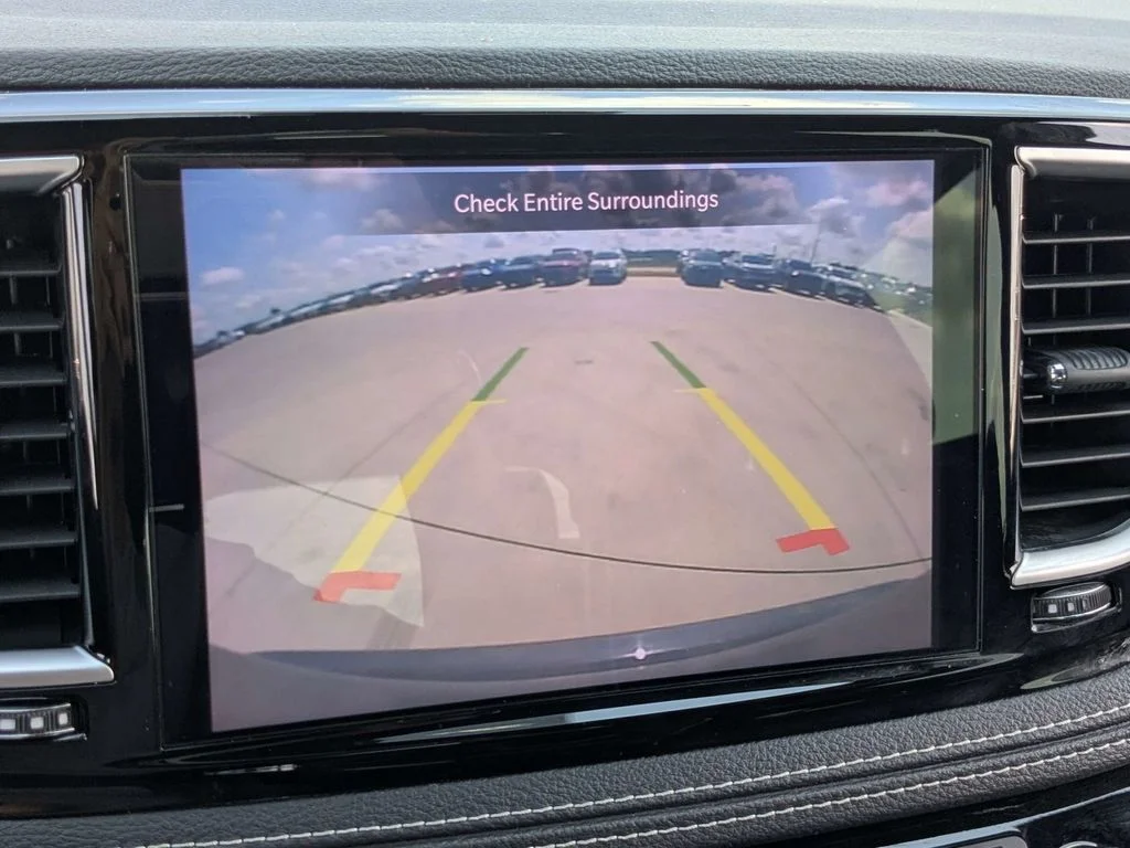 Used 2025 White Chrysler Limited image 23