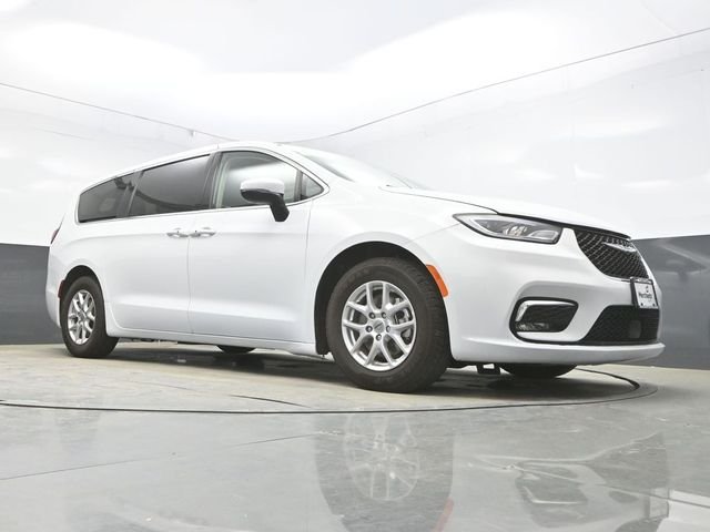 Used 2023 White Chrysler Touring L image 24