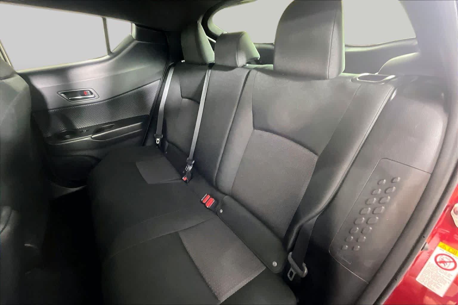 Used 2018 Iceberg/Ruby Flare Pearl Toyota XLE image 18