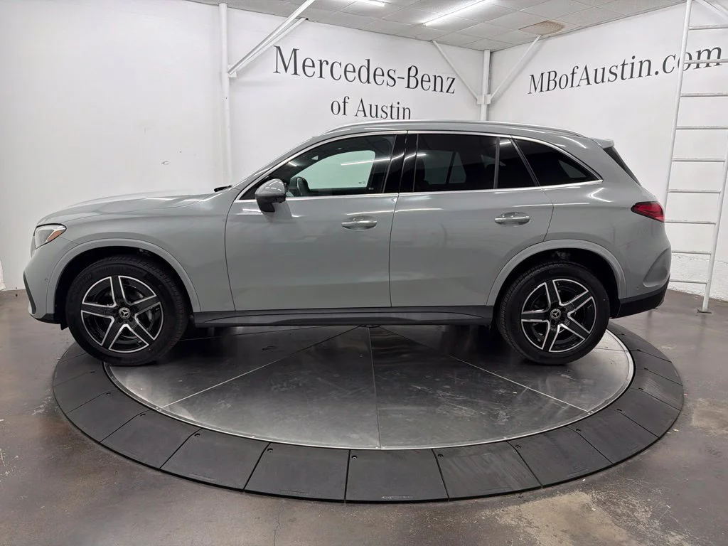 New 2027 White Mercedes-Benz GLC 300 image 4