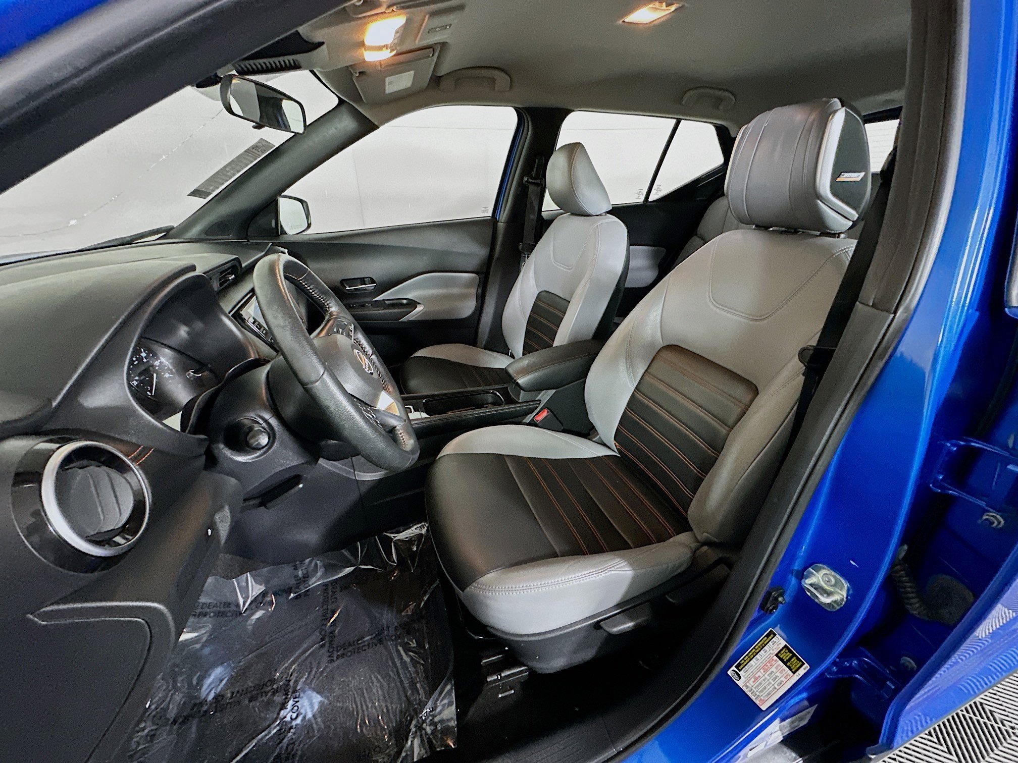 Used 2023 Electric Blue Metallic Nissan SR image 12