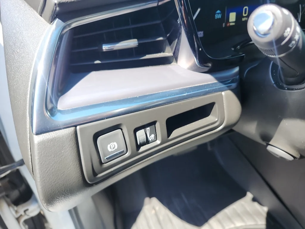 Used 2019 Crystal White Tricoat Cadillac Premium Luxury AWD image 21