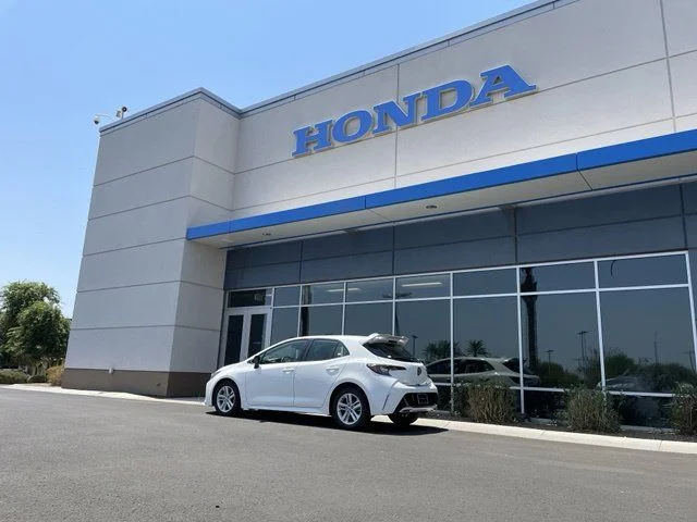 Used 2022 White Toyota SE image 18