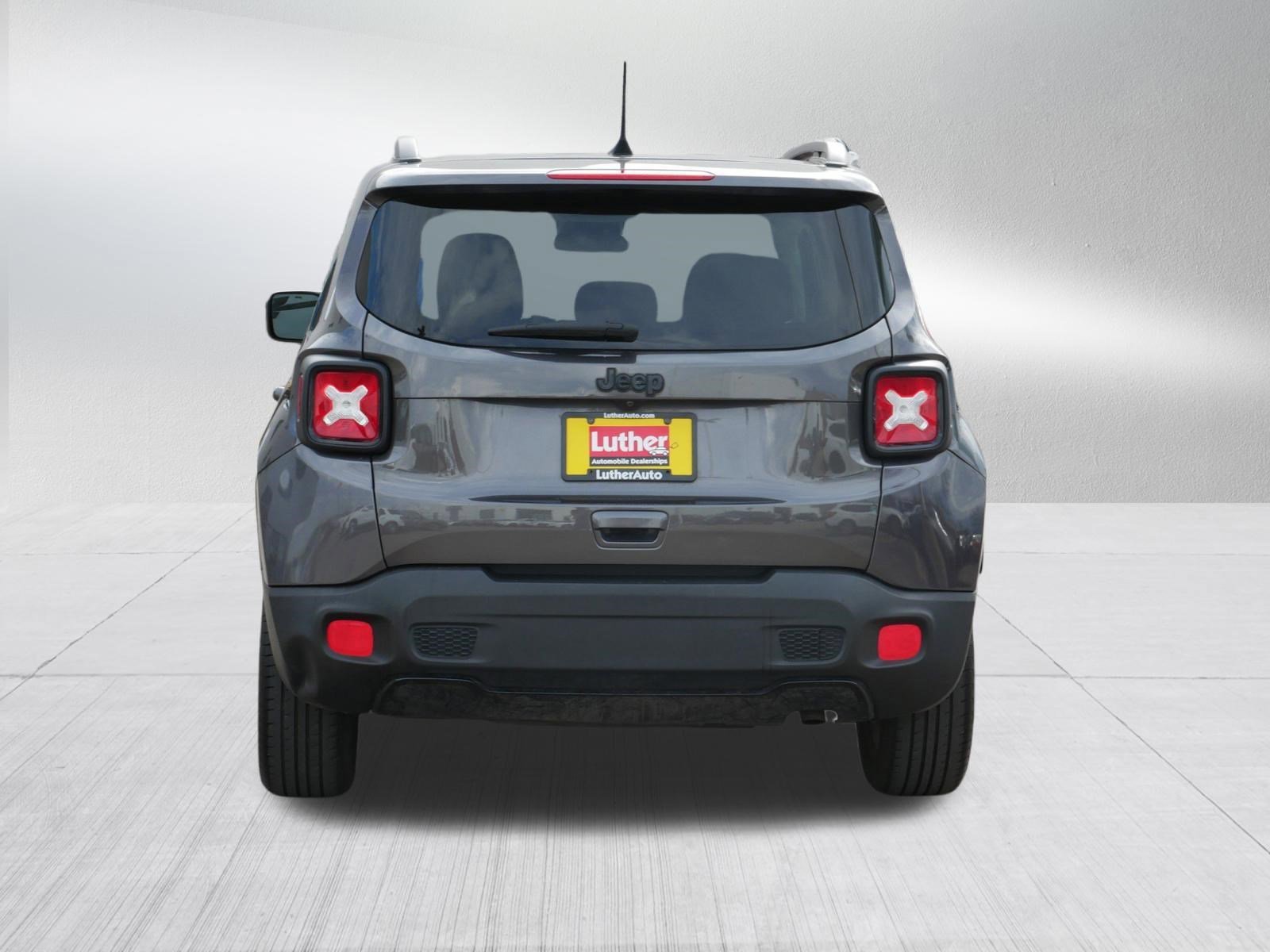 Used 2018 Granite Crystal Metallic Clearcoat Jeep Altitude image 6