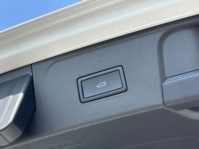 New 2026 Opal White Pearl Volkswagen 2.0T Peak Edition image 18