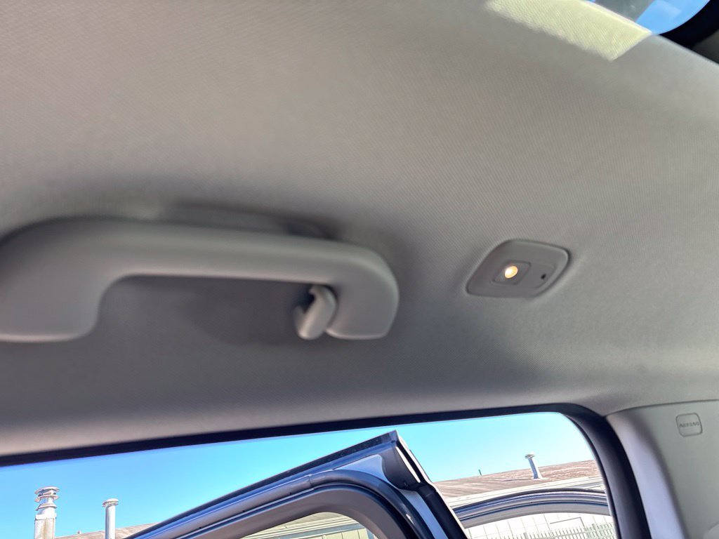 Used 2022 White Jeep Limited image 23