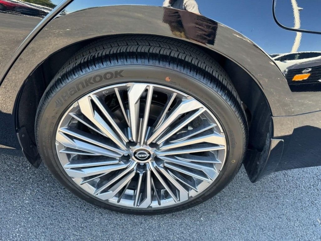 Used 2025 Black Nissan 2.5 SL image 7