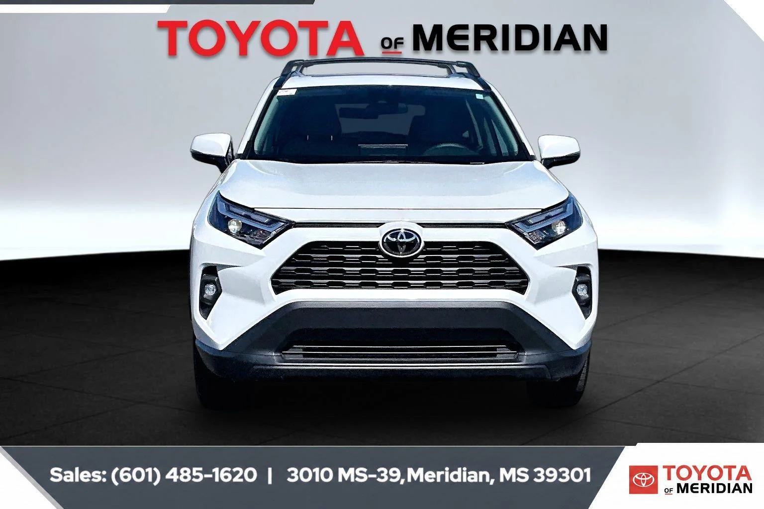 Used 2025 Wind Chill Pearl Toyota XLE Premium image 3