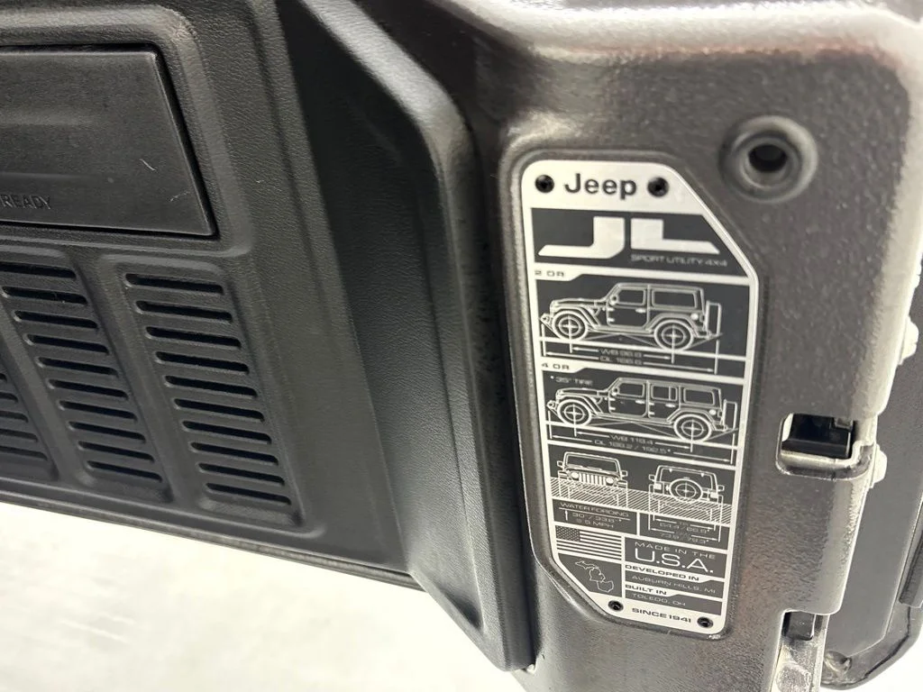 Used 2023 Gray Jeep Sport S image 19