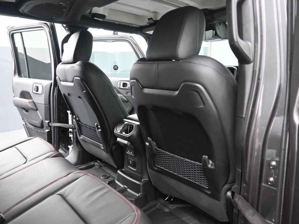 New 2026 Granite Crystal Metallic Clear-Coat Exterior Paint Jeep Rubicon image 16